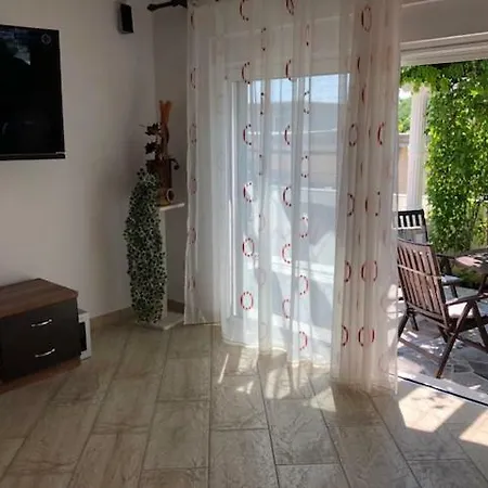 Sanja Apartment *